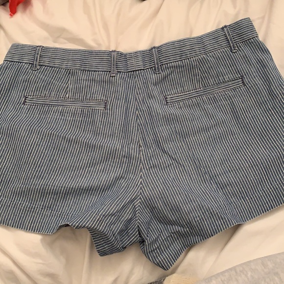 Gap pin stripe Shorts - Picture 2 of 3